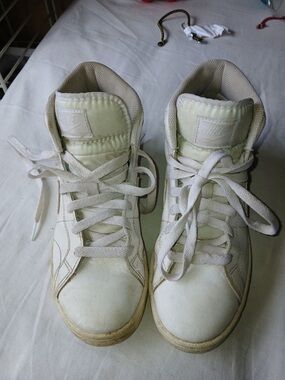 White High-Top Sneakers with Lace-Up Closure
